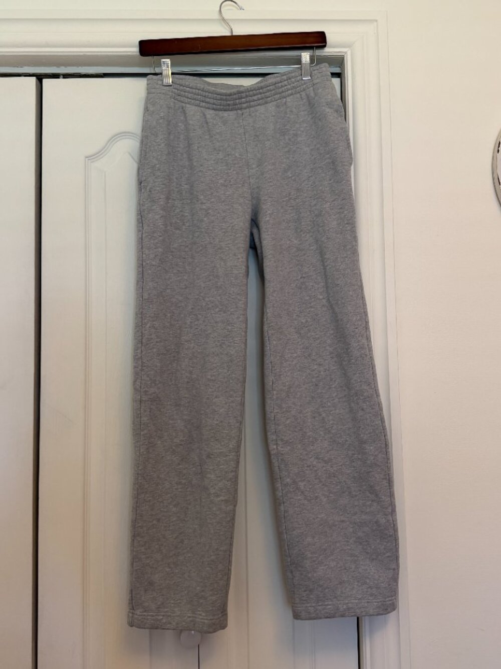 Aritzia TNA Cozy Fleece Straight Leg Sweatpants